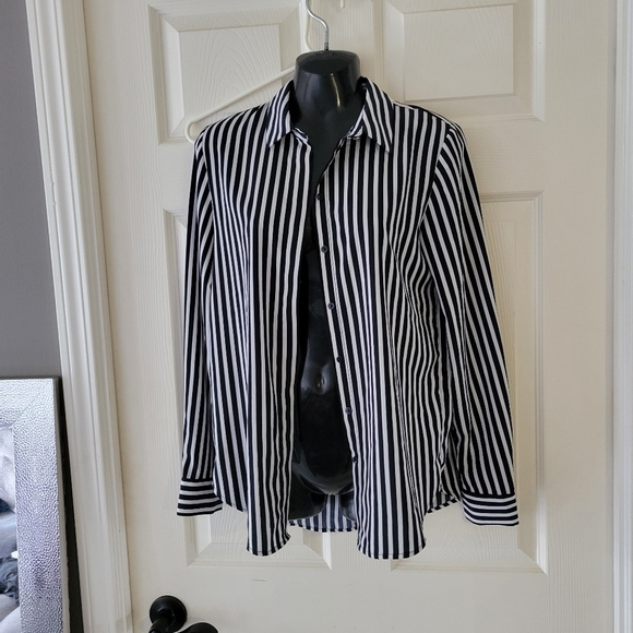 Black and white blouse. New never worn. Size 2. - Picture 1 of 2